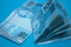 Como analisar sua renda e despesas para encontrar o empréstimo ideal para suas necessidades financeiras