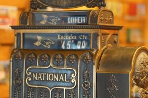 Como economizar dinheiro no dia a dia: 10 dicas práticas