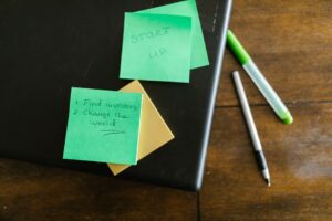 Como identificar oportunidades de investimento em startups: guia para investidores iniciantes