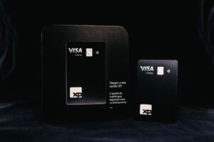 Cartões Black/Infinite: Cartão XP vs. BTG Pactual.