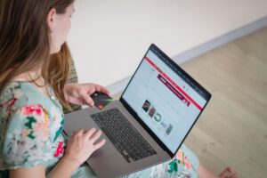 Como comparar e contratar empréstimo pessoal online com a menor taxa: calcular CET, simular parcelas e evitar golpes