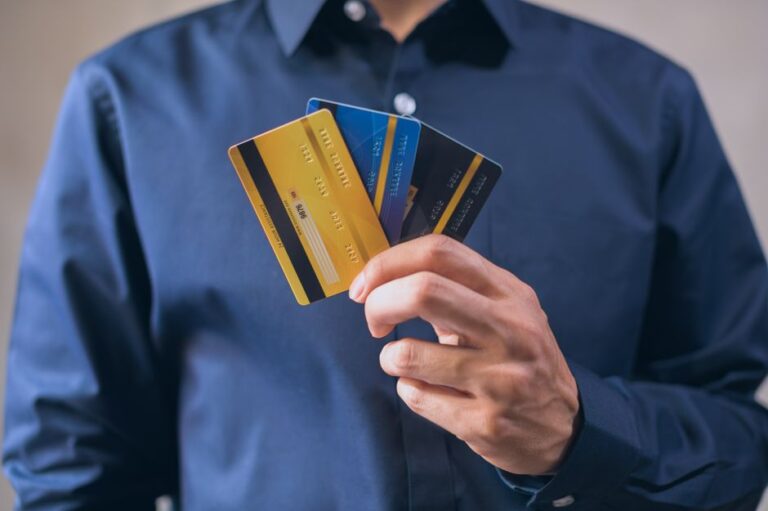 Como reduzir os juros do seu empréstimo pessoal em 2026: técnicas de negociação com bancos e fintechs, uso do score e portabilidade de crédito passo a passo