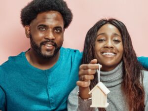 Home equity (empréstimo com garantia de imóvel) vs empréstimo pessoal: qual escolher para trocar dívidas caras e quanto você realmente economiza