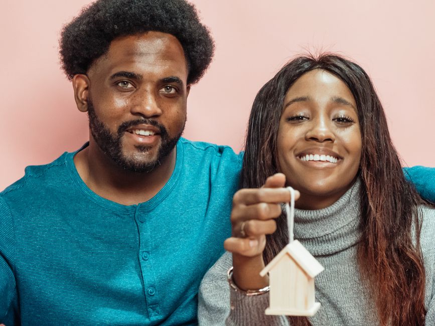 Home equity (empréstimo com garantia de imóvel) vs empréstimo pessoal: qual escolher para trocar dívidas caras e quanto você realmente economiza